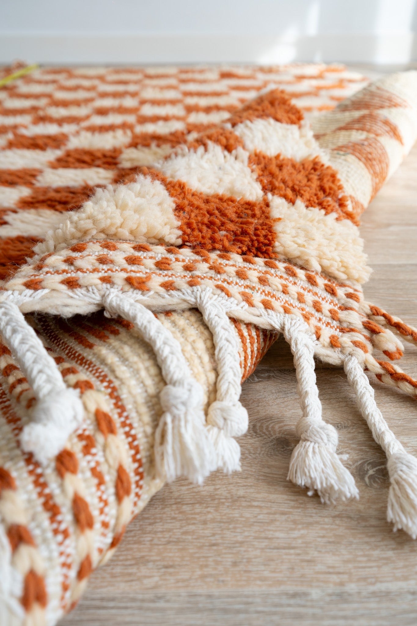 Tapis Beni Ouarain damier Blanc et Orange - 180 x 105cm / B117