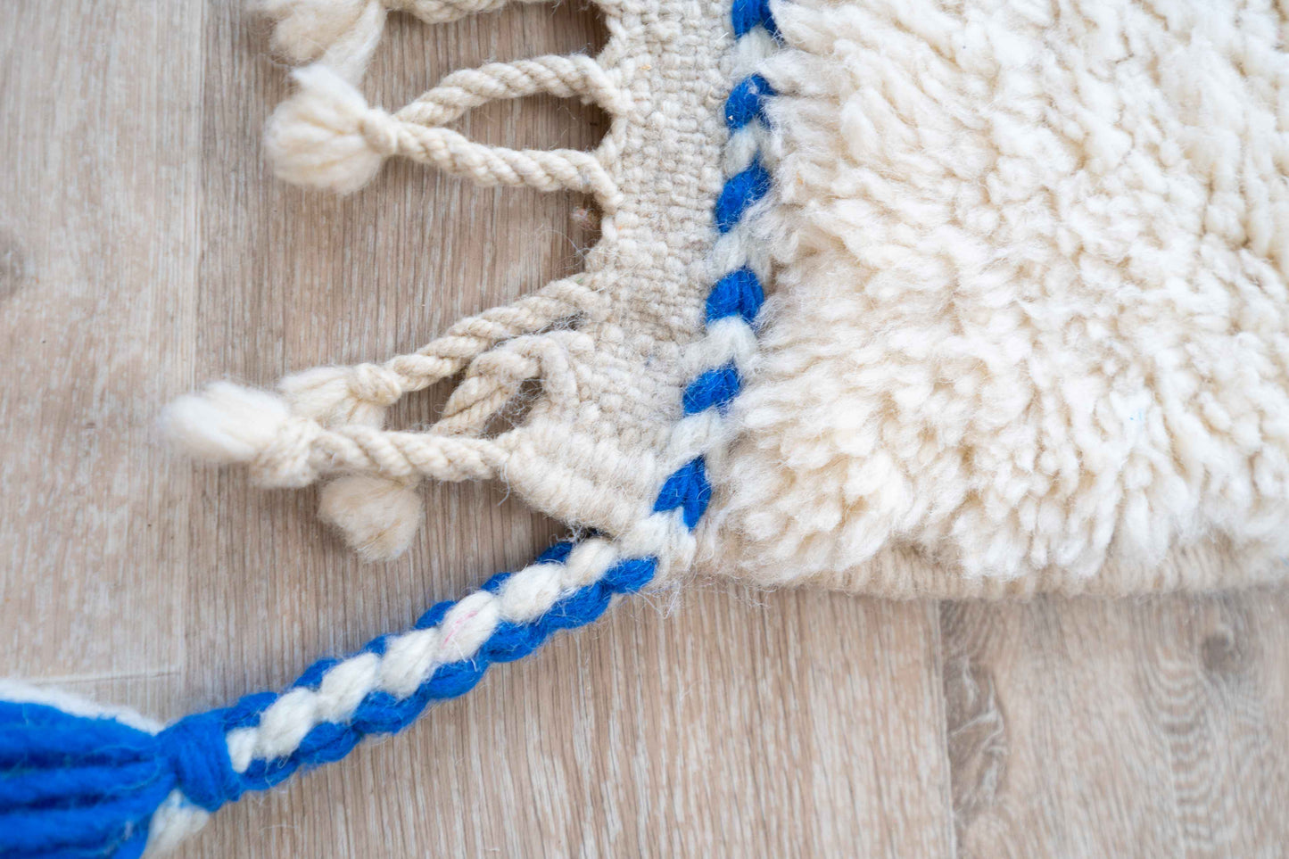 Tapis Beni Ouarain Blanc et Bleu Majorelle- 165 x 107cm / B111