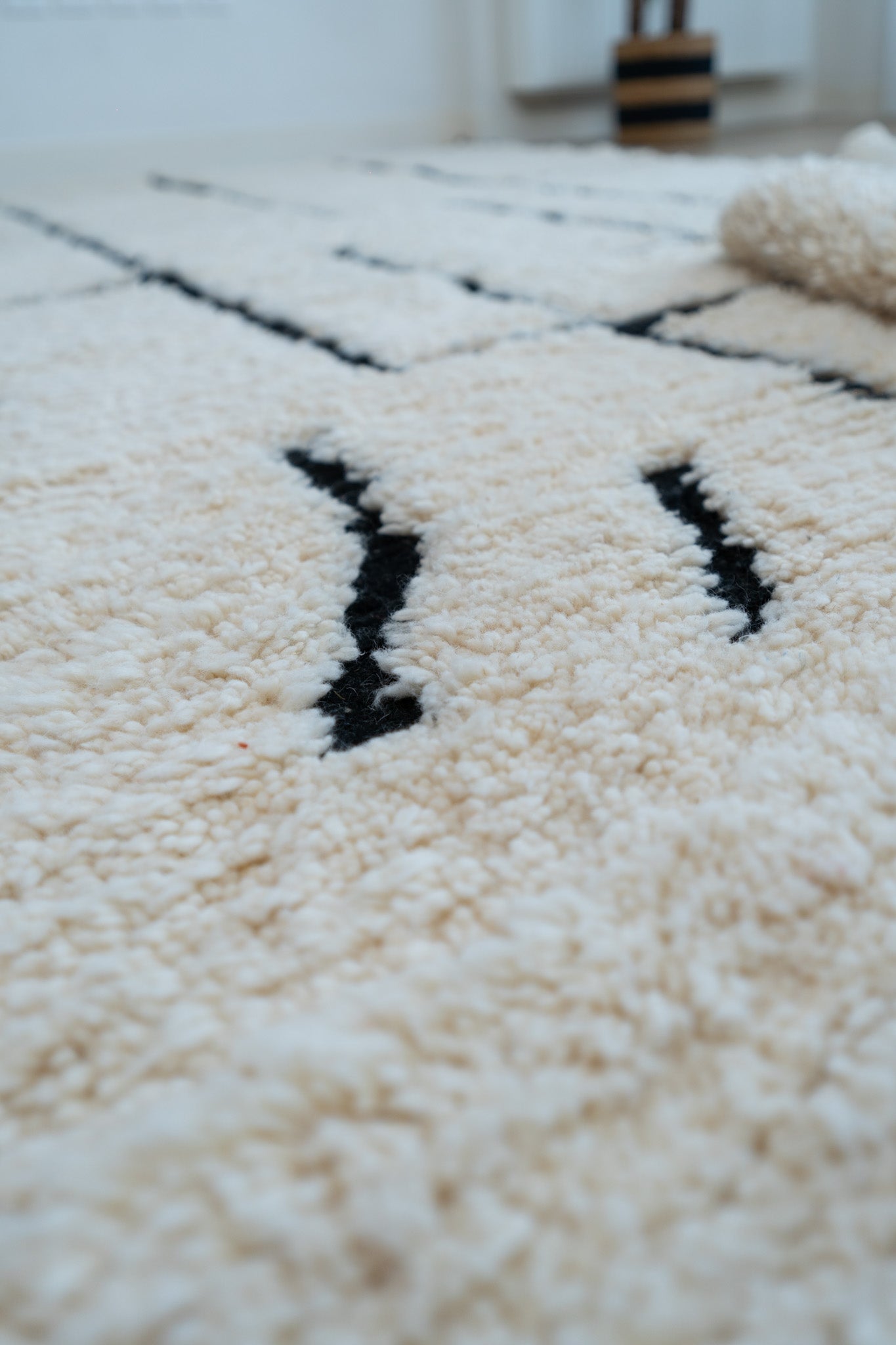 Tapis Beni Ouarain blanc et noir - 260 x 150cm / B113