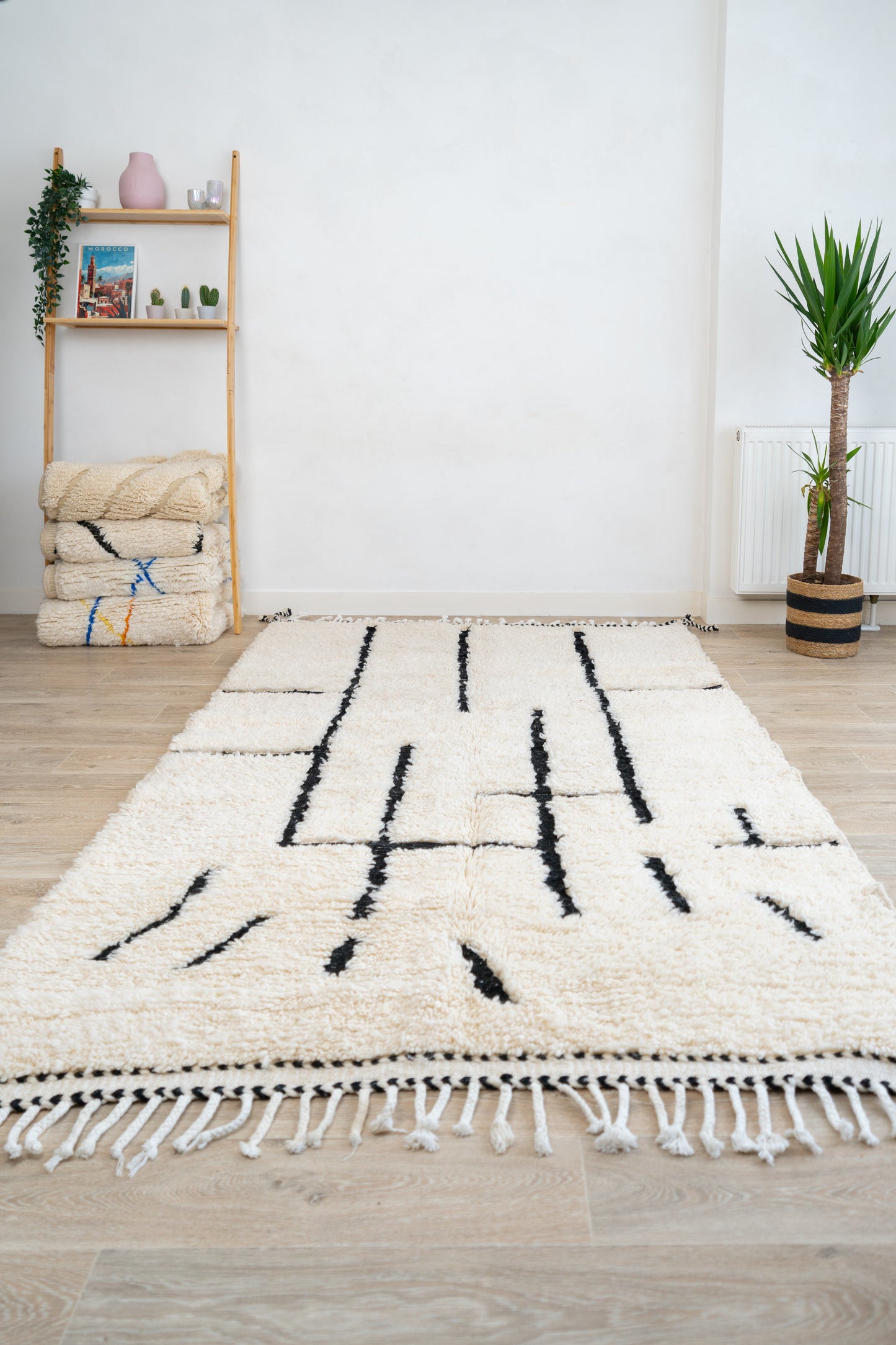 Tapis Beni Ouarain blanc et noir - 260 x 150cm / B113