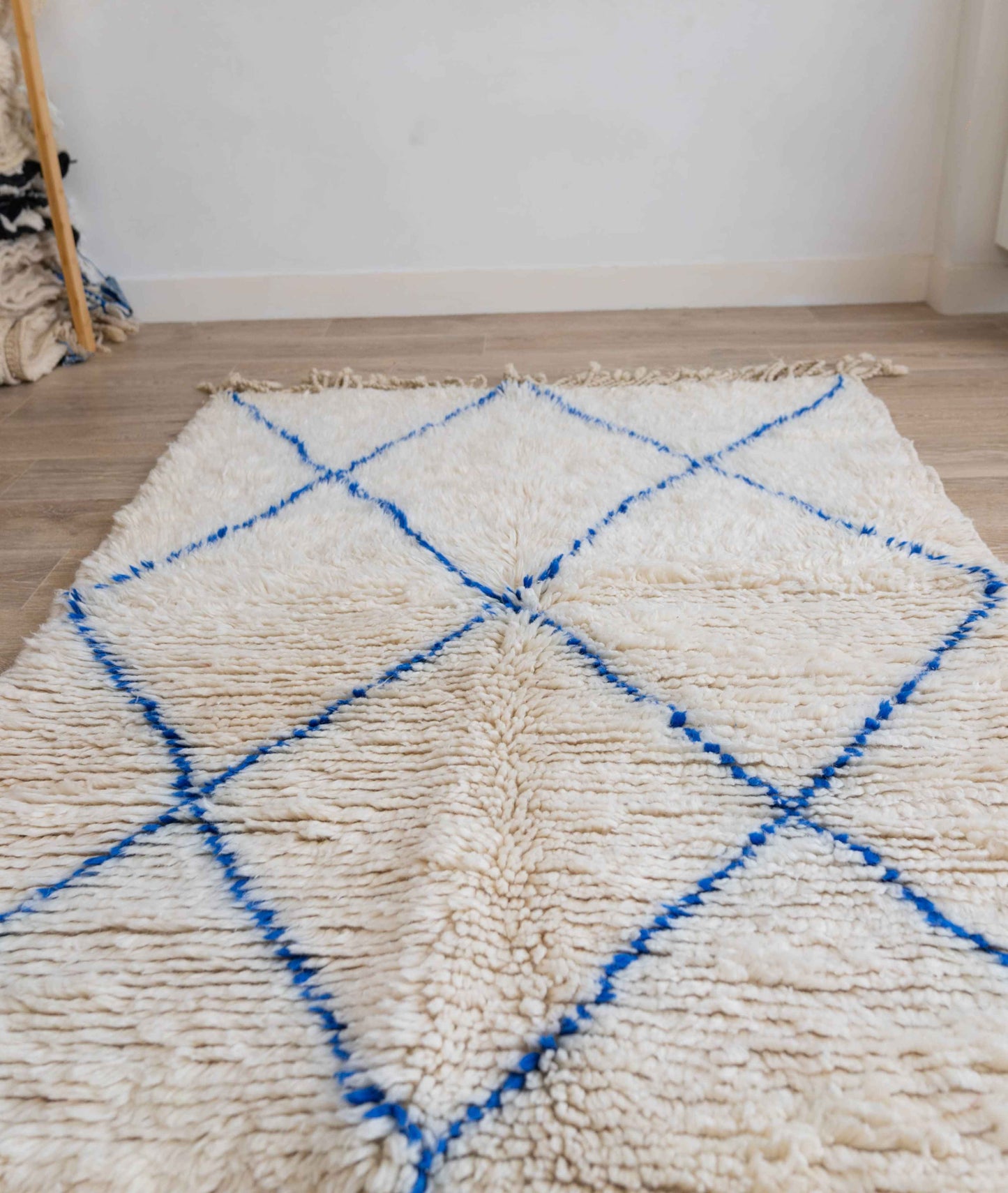 Tapis Beni Ouarain Blanc et Bleu Majorelle - 170 x 110cm / B105