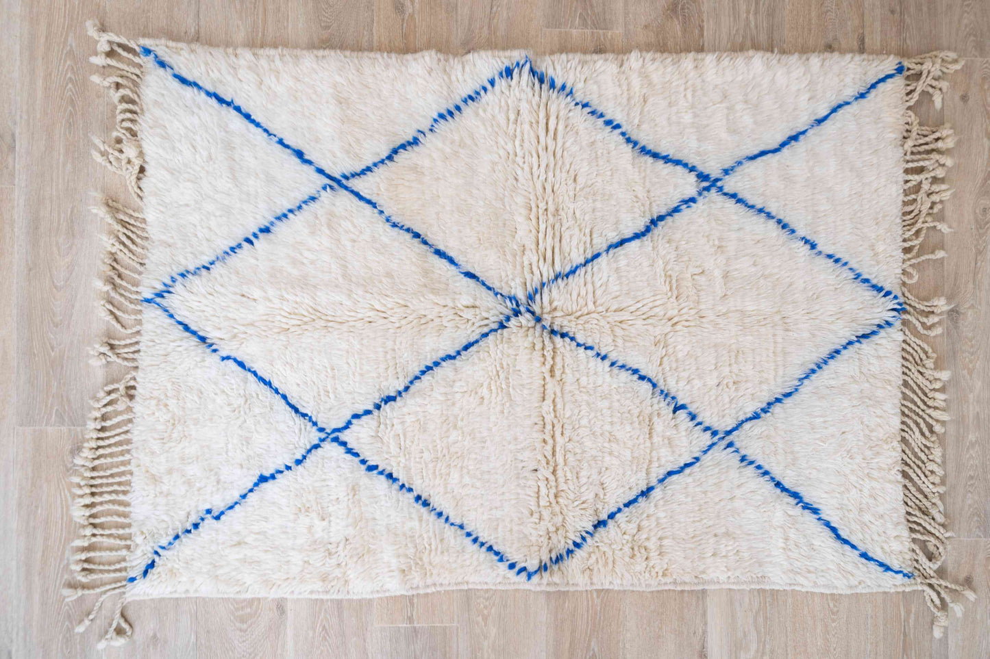 Tapis Beni Ouarain Blanc et Bleu Majorelle - 170 x 110cm / B105