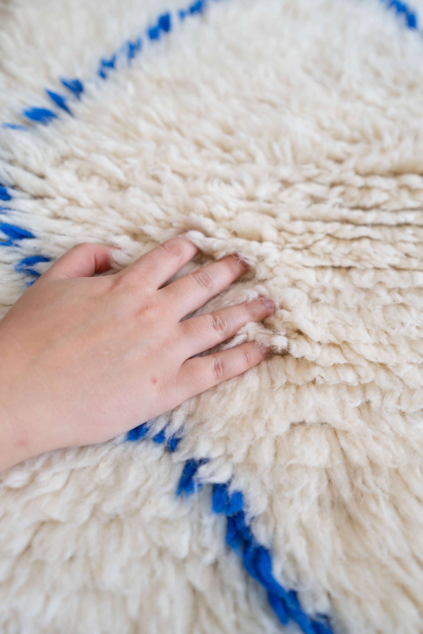 Tapis Beni Ouarain Blanc et Bleu Majorelle - 170 x 110cm / B105