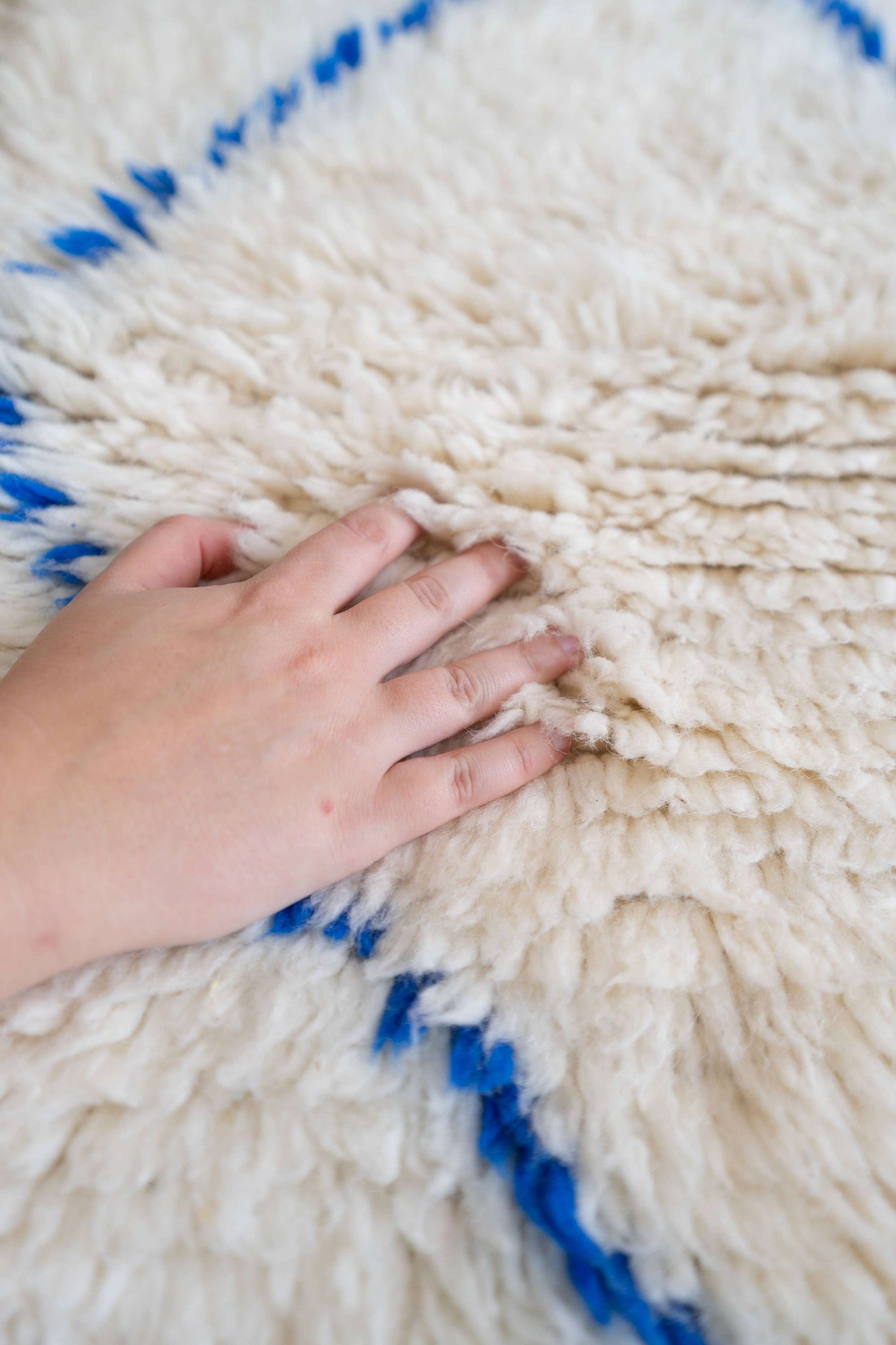 Tapis Beni Ouarain Blanc et Bleu Majorelle - 170 x 110cm / B105