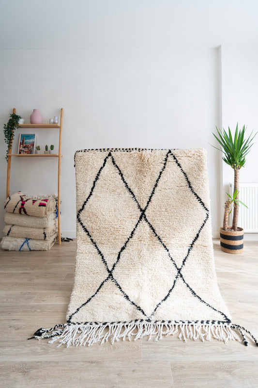 Tapis Beni Ouarain blanc et noir - 180 x 105cm / B116