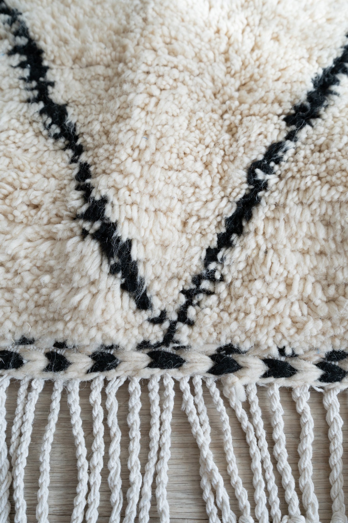 Tapis Beni Ouarain blanc et noir - 180 x 105cm / B116