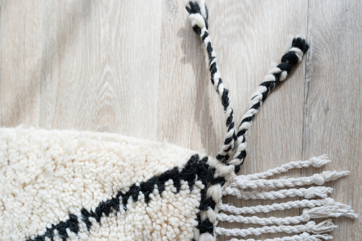 Tapis Beni Ouarain blanc et noir - 180 x 105cm / B116