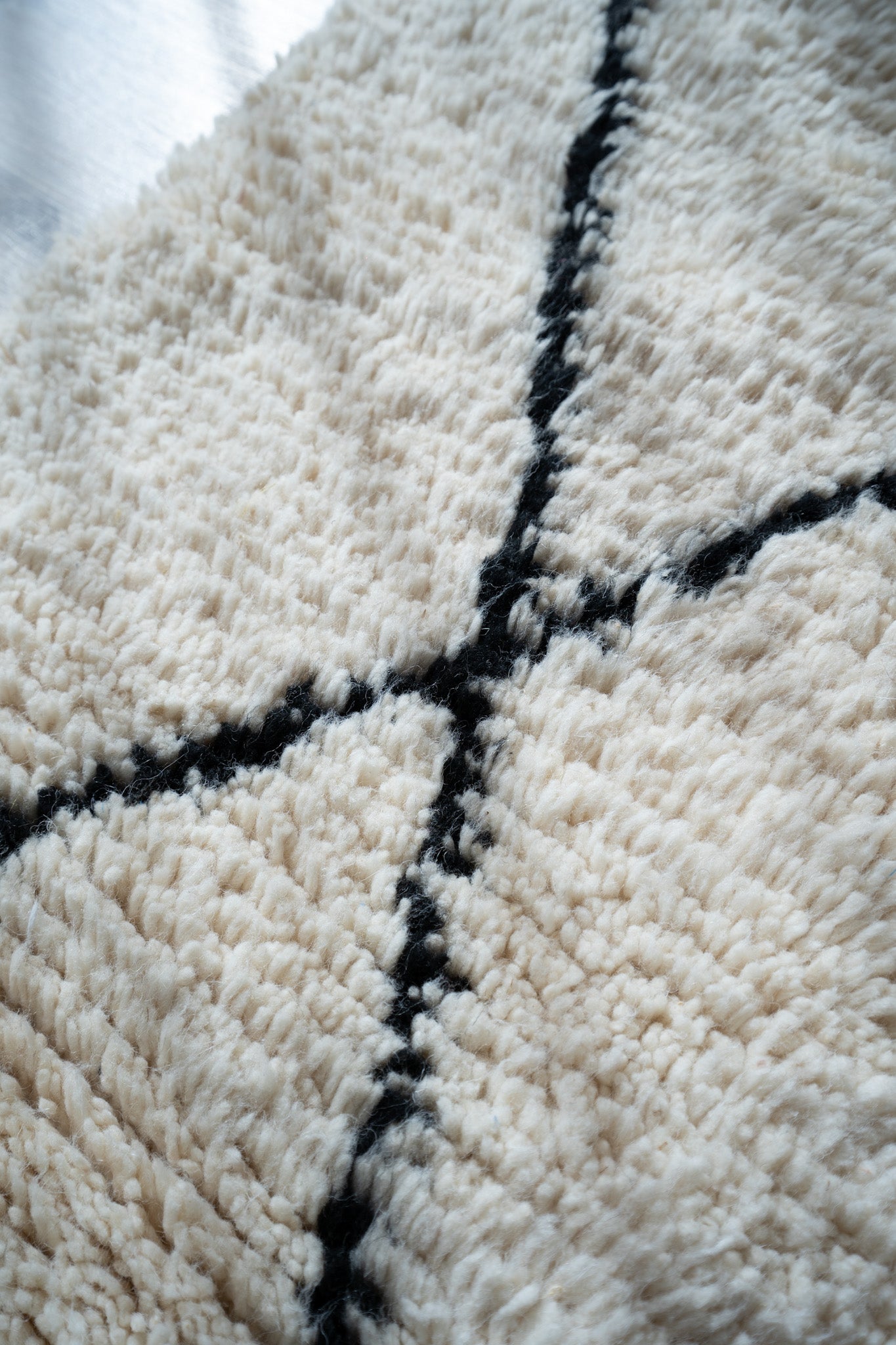 Tapis Beni Ouarain blanc et noir - 180 x 105cm / B116