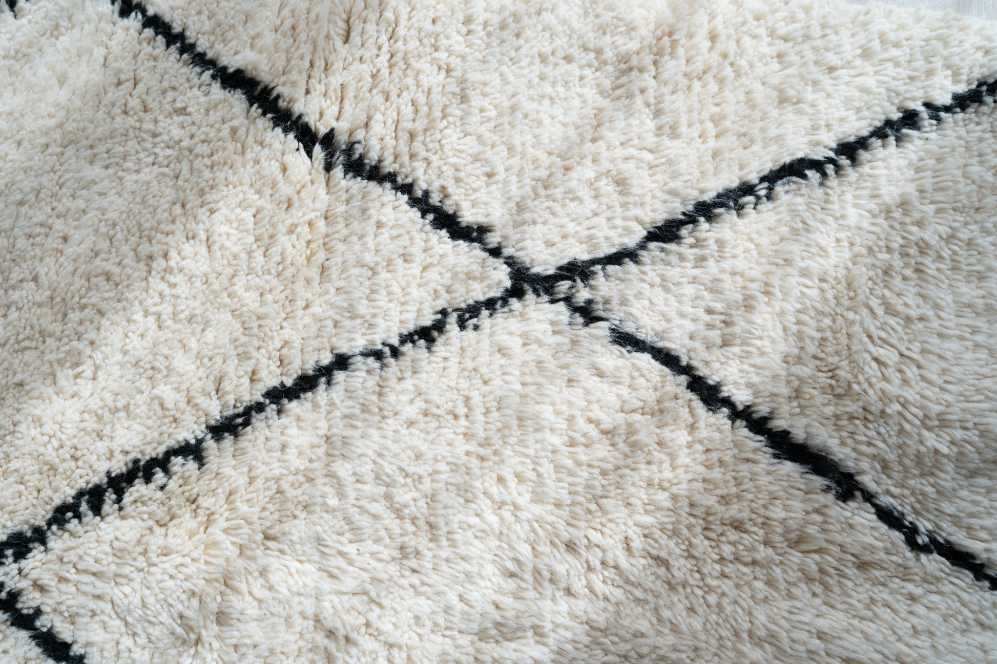 Tapis Beni Ouarain blanc et noir - 180 x 105cm / B116