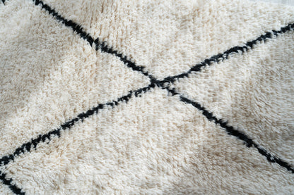 Tapis Beni Ouarain blanc et noir - 180 x 105cm / B116