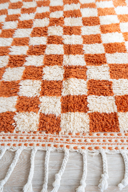 Tapis Beni Ouarain damier Blanc et Orange - 180 x 105cm / B117