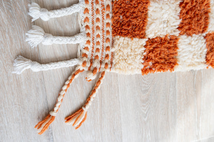 Tapis Beni Ouarain damier Blanc et Orange - 180 x 105cm / B117