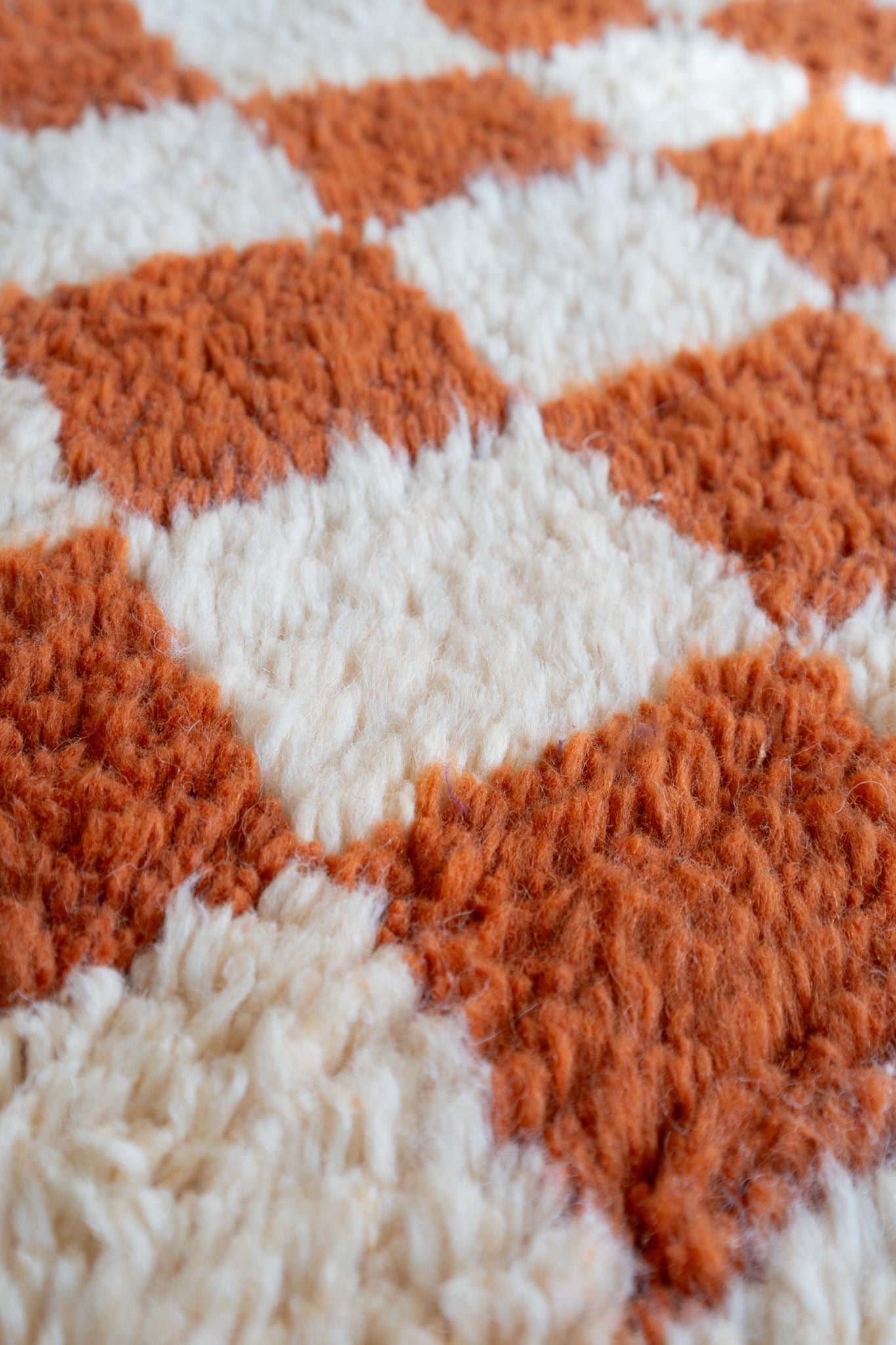 Tapis Beni Ouarain damier Blanc et Orange - 180 x 105cm / B117