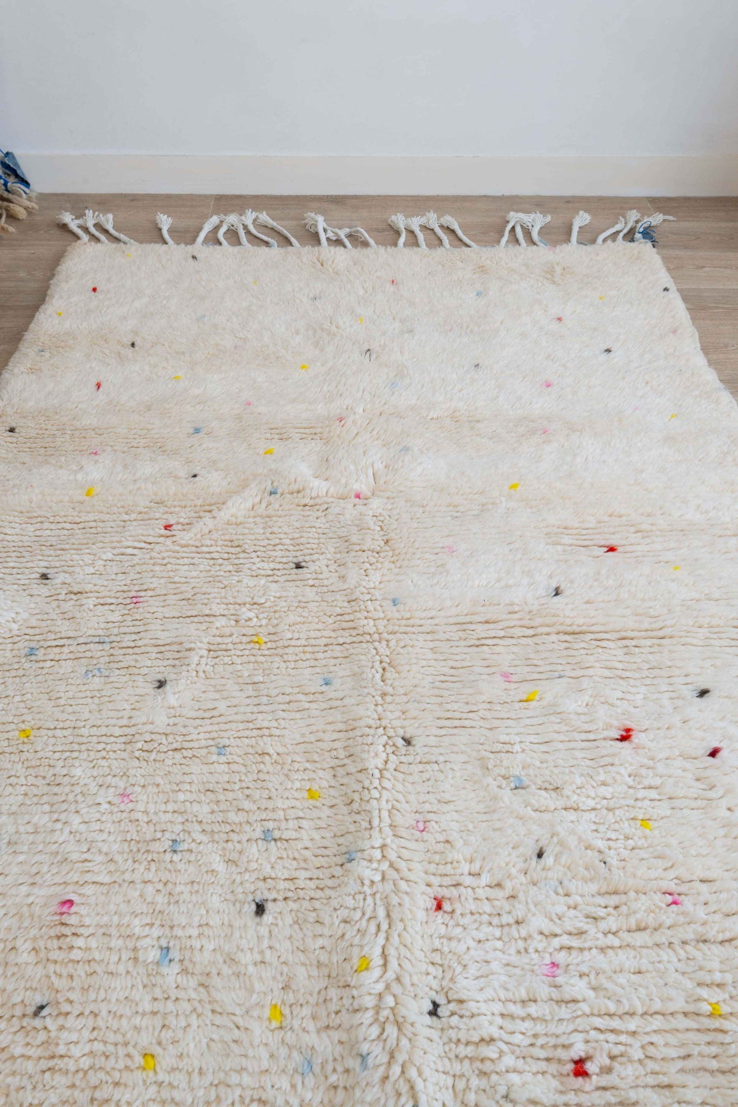 Tapis Beni Ouarain à pois multicolore - 210 x 120cm / B106