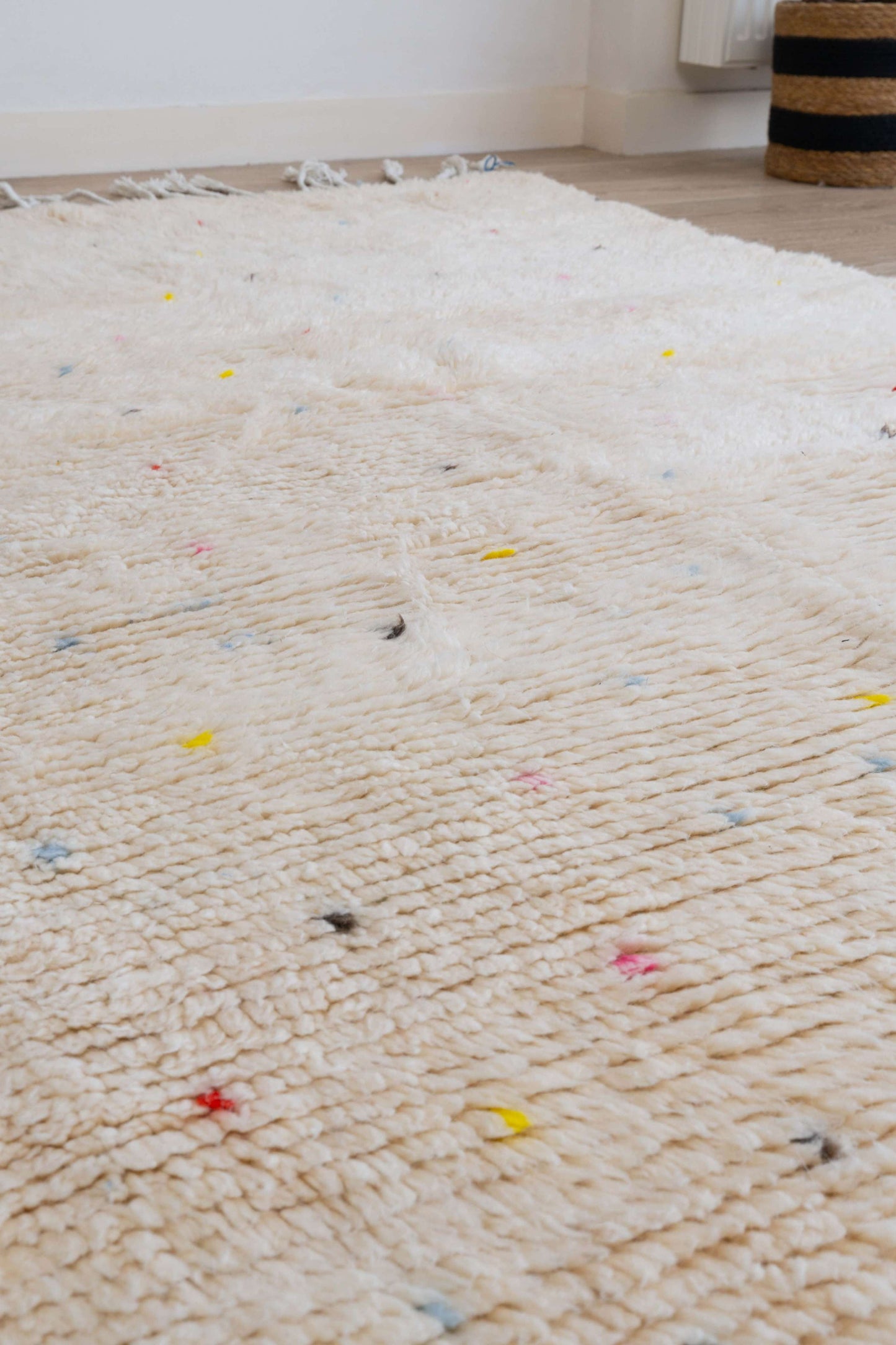 Tapis Beni Ouarain à pois multicolore - 210 x 120cm / B106