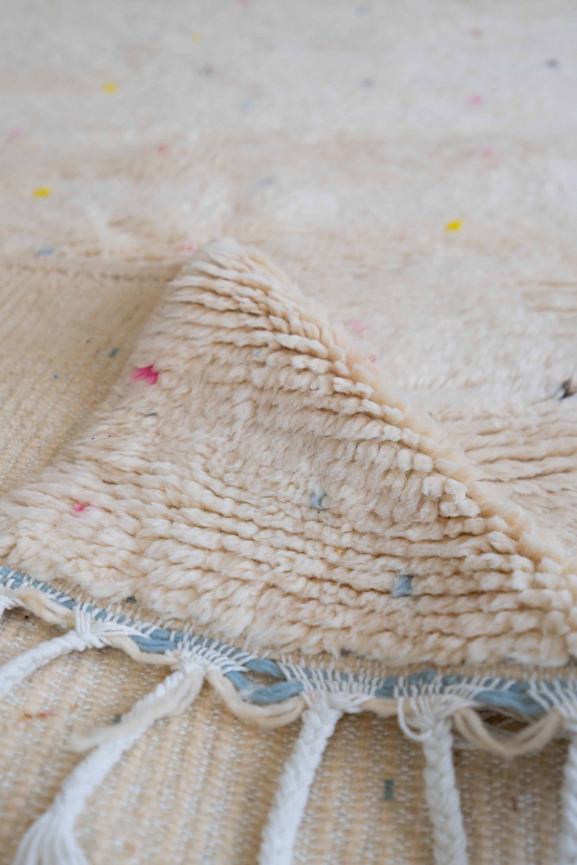 Tapis Beni Ouarain à pois multicolore - 210 x 120cm / B106