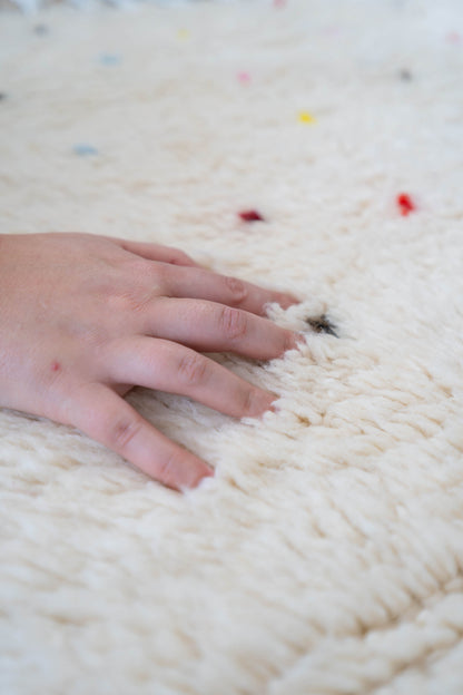 Tapis Beni Ouarain à pois multicolore - 210 x 120cm / B106