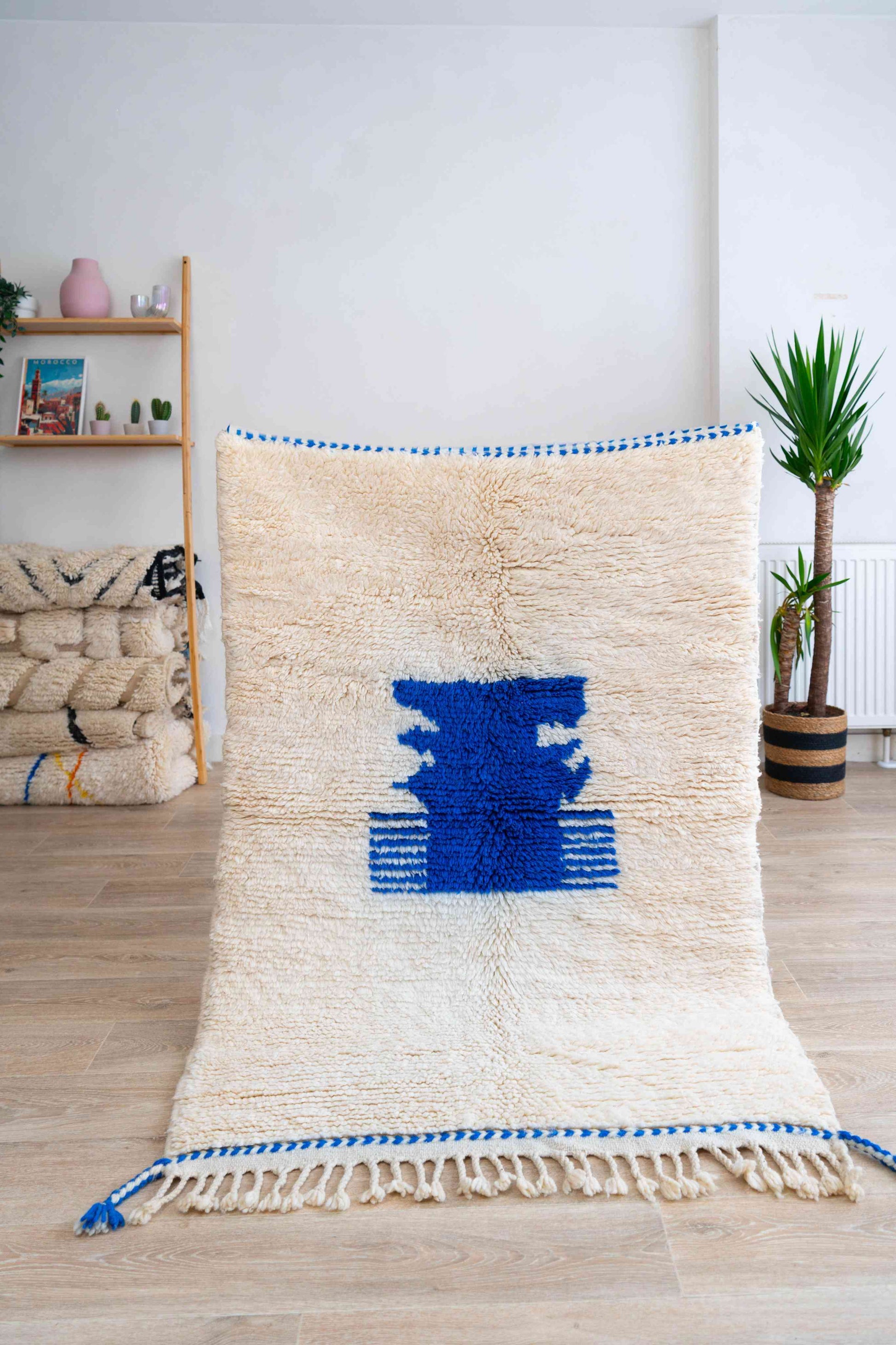 Tapis Beni Ouarain Blanc et Bleu Majorelle- 165 x 107cm / B111