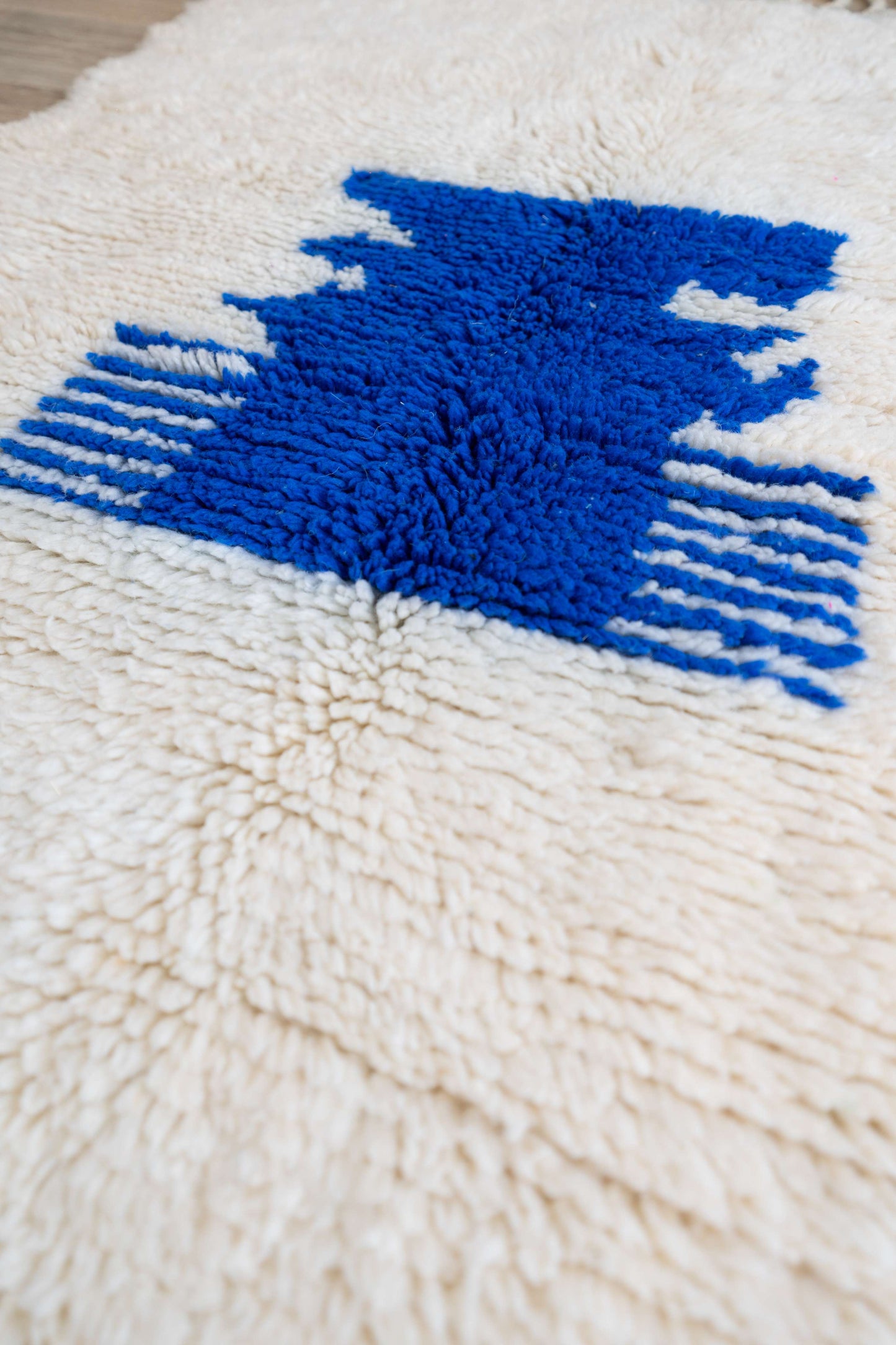 Tapis Beni Ouarain Blanc et Bleu Majorelle- 165 x 107cm / B111