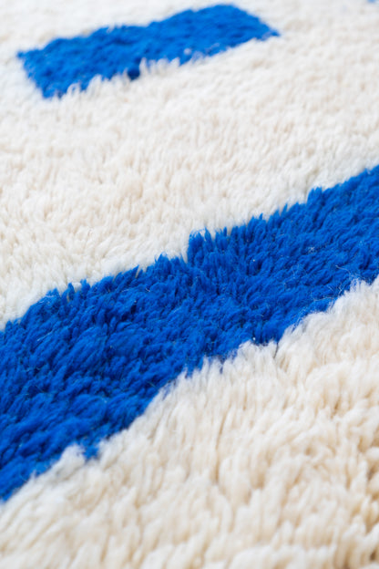Tapis Beni Ouarain Blanc et Bleu Majorelle- 248 x 150cm / B115