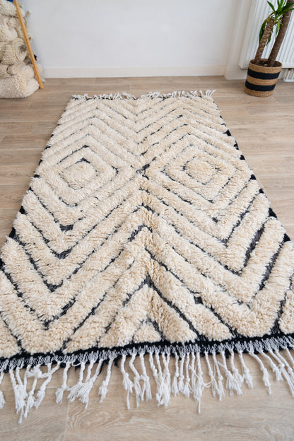 Tapis Beni Ouarain blanc et noir - 198 x 116cm / B112