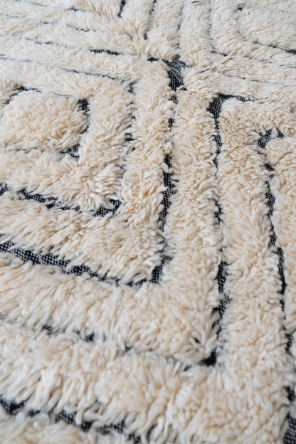 Tapis Beni Ouarain blanc et noir - 198 x 116cm / B112