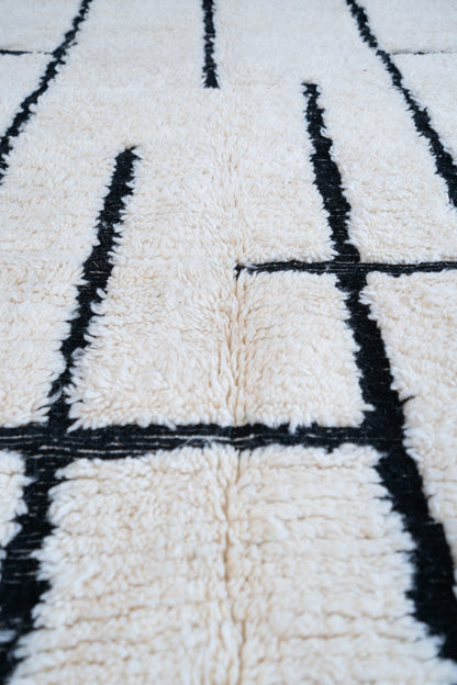 Tapis Beni Ouarain blanc et noir - 260 x 150cm / B113