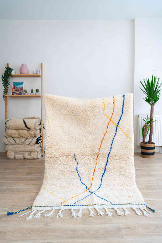 Tapis Beni Ouarain blanc, jaune et bleu majorelle - 178 x 108cm / B108