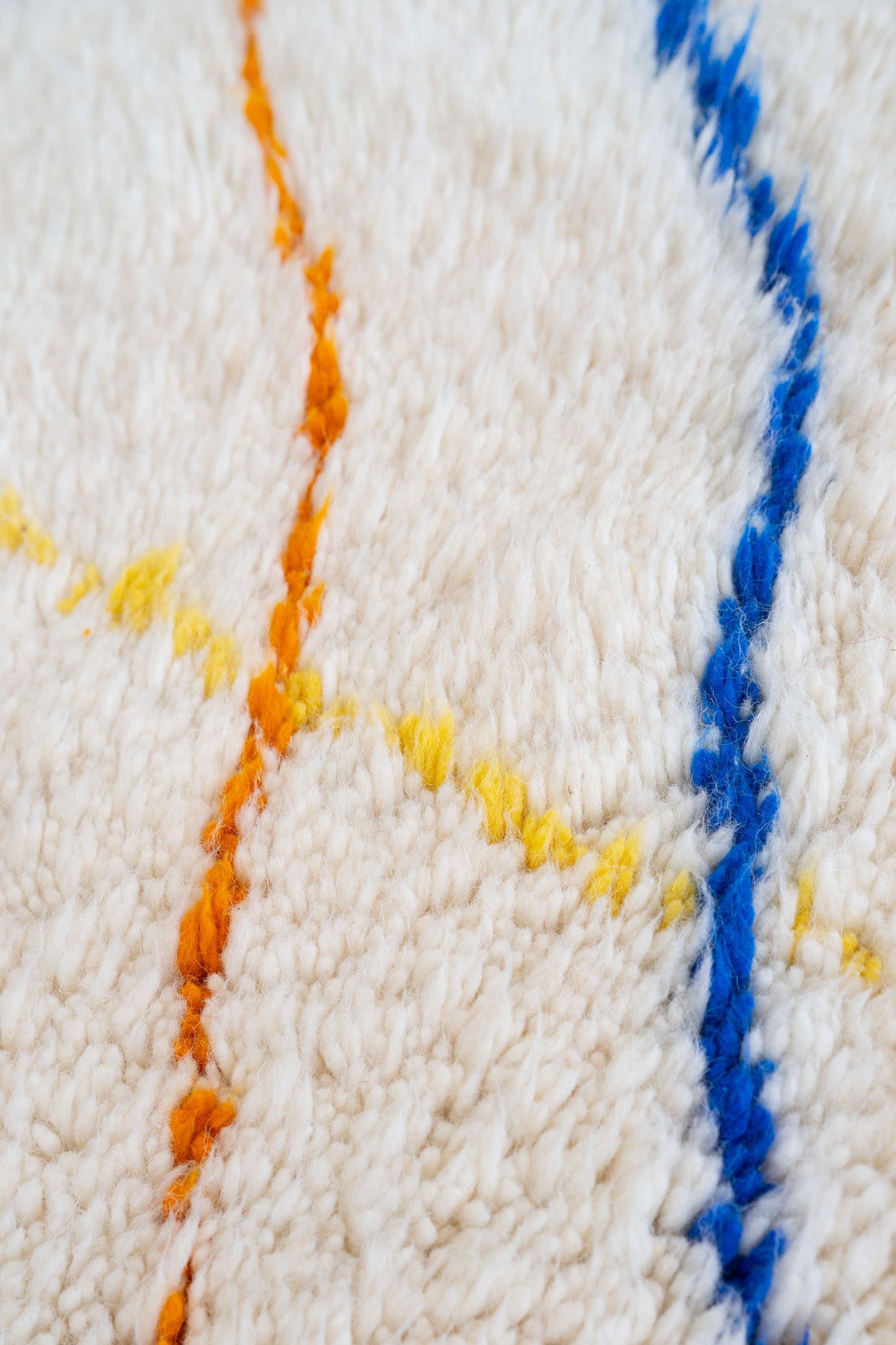 Tapis Beni Ouarain blanc, jaune et bleu majorelle - 178 x 108cm / B108