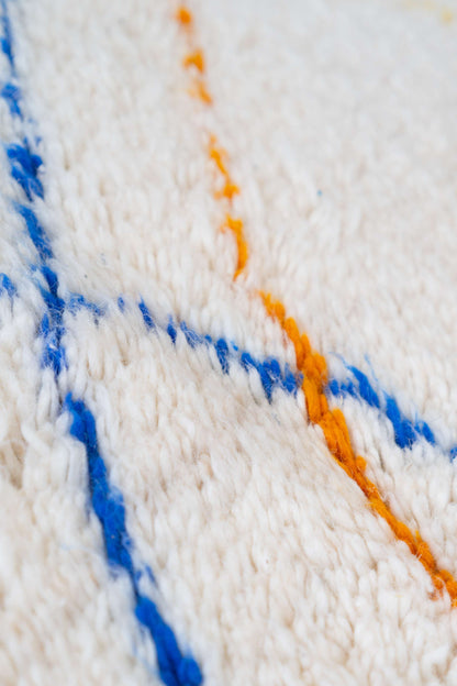 Tapis Beni Ouarain blanc, jaune et bleu majorelle - 178 x 108cm / B108