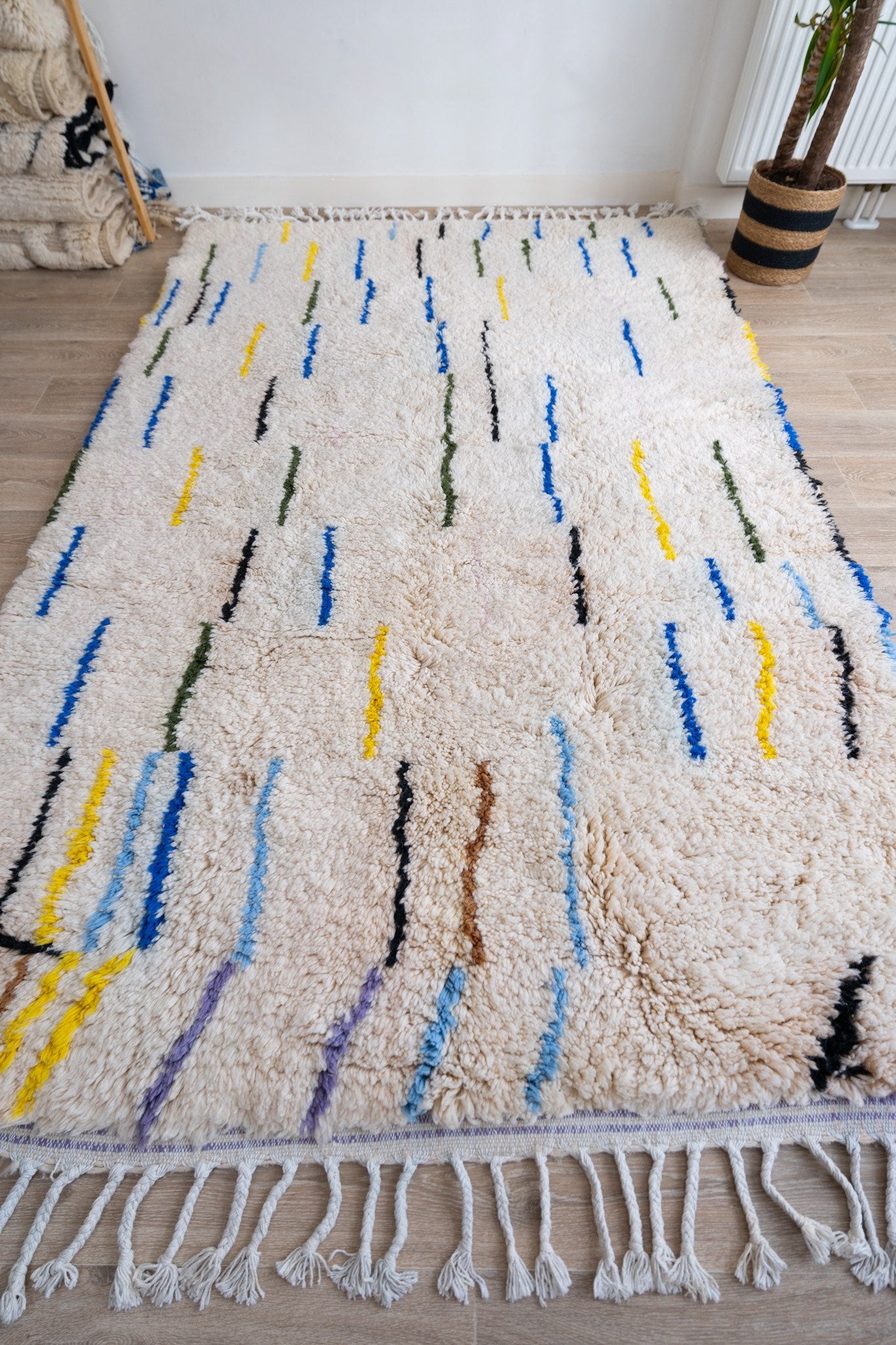 Tapis berbère coloré avec traits multicolores - 272 x 160cm / B101