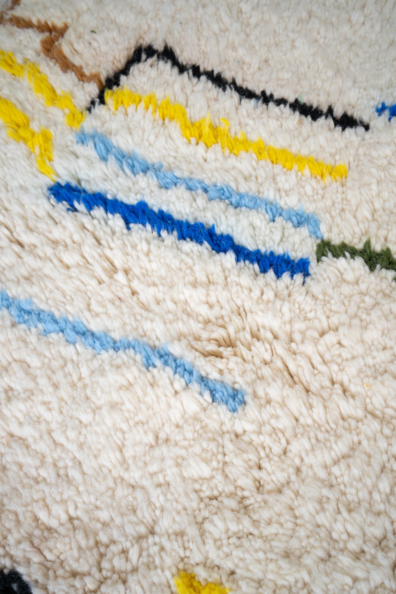 Tapis berbère coloré avec traits multicolores - 272 x 160cm / B101